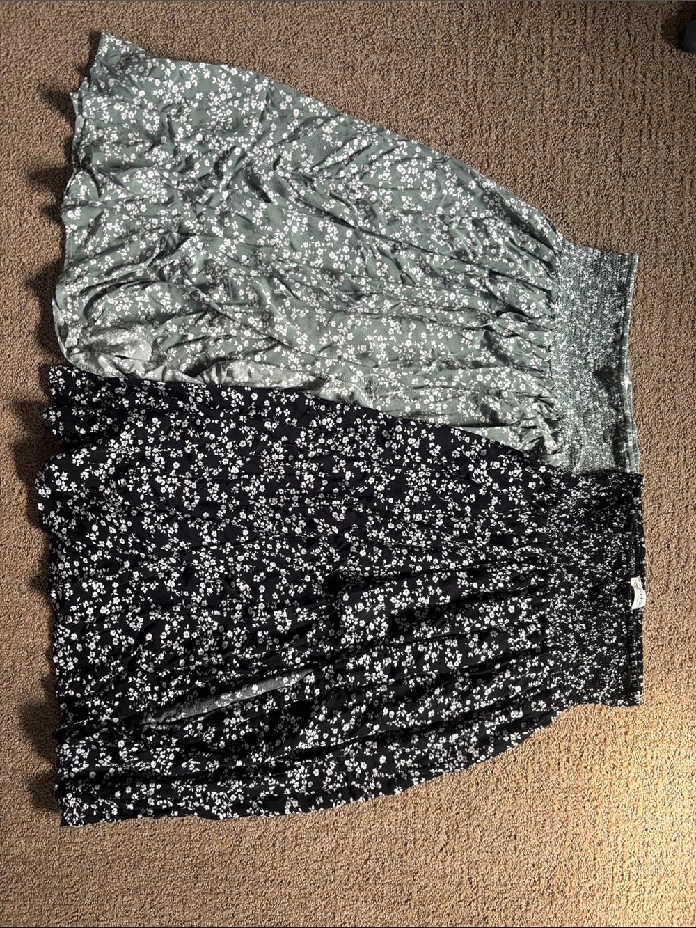 Women's Floral Smocked-Waist Midi Skirt - Sage Green and Black